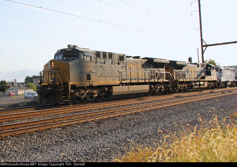 CSX 7263 leads M404